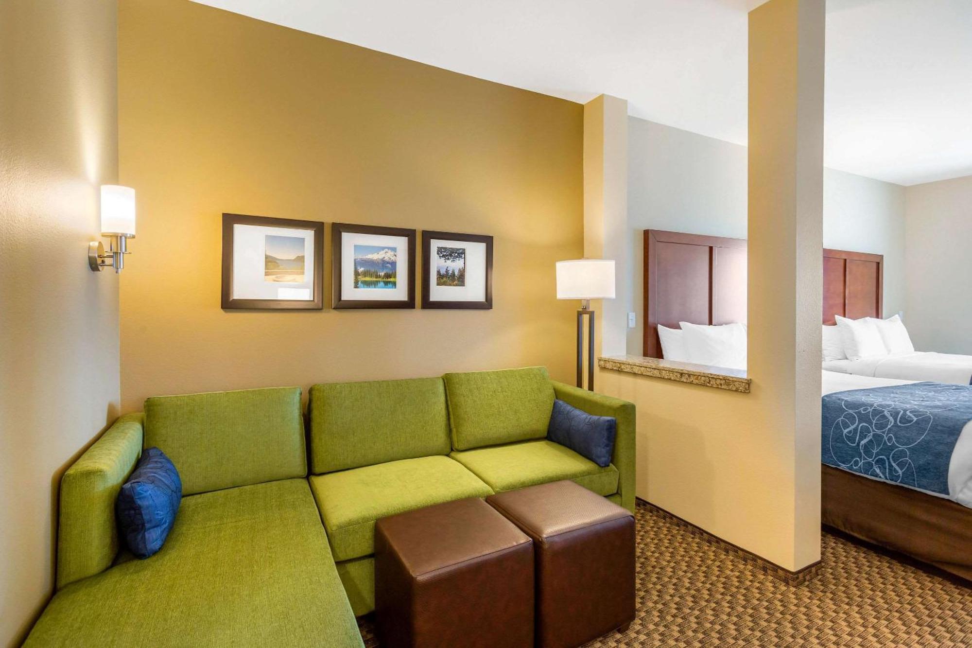 Hotel Comfort Near I-5 3*
