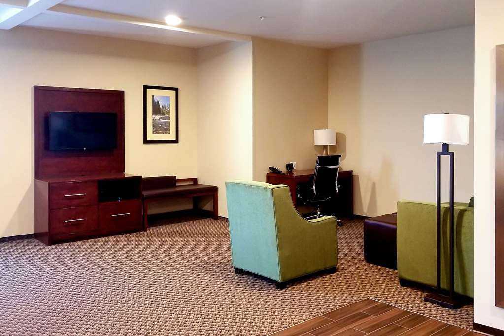 Comfort Near I-5 Hotel